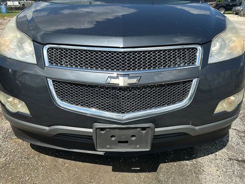 Used 2012 Chevrolet Traverse LT FWD image 2