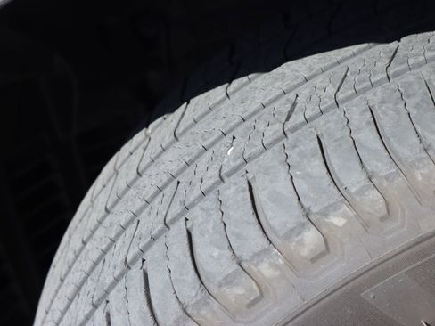 Used 2018 Toyota Highlander Plus w/ Carpet Mat Package (TMS) image 13