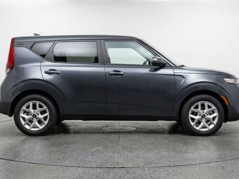 Used 2025 Kia Soul LX w/ LX Technology Package FWD image 11