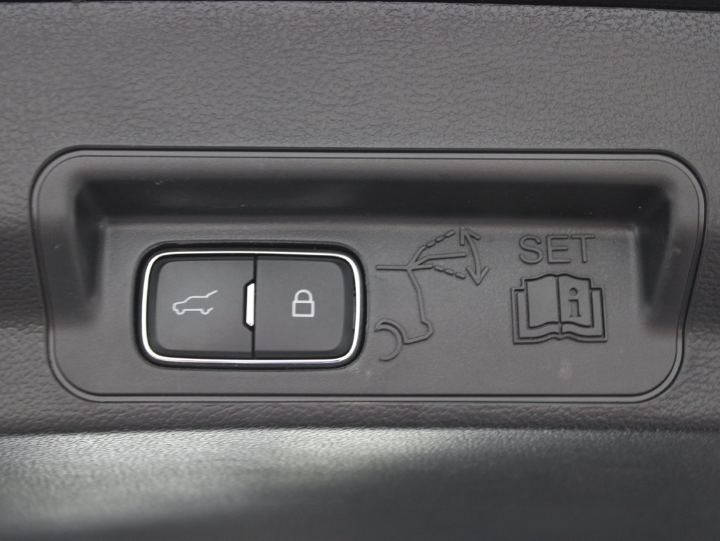 Used 2025 Ford Explorer ST-Line w/ ST-Line Street Pack AWD/4WD image 48