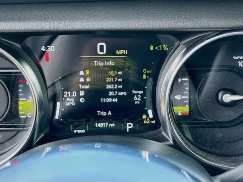 Used 2022 Jeep Wrangler Unlimited Sahara w/ Cold Weather Group AWD/4WD image 13