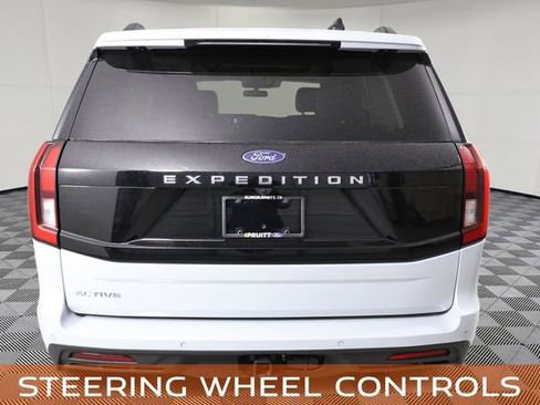 Used 2025 Ford Expedition Active AWD/4WD image 8