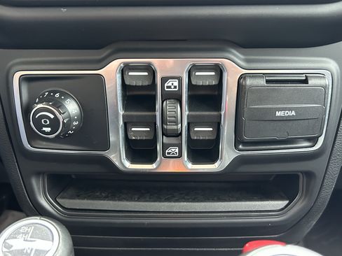 Used 2021 Jeep Gladiator Overland w/ Popular Equipment Package AWD/4WD image 28