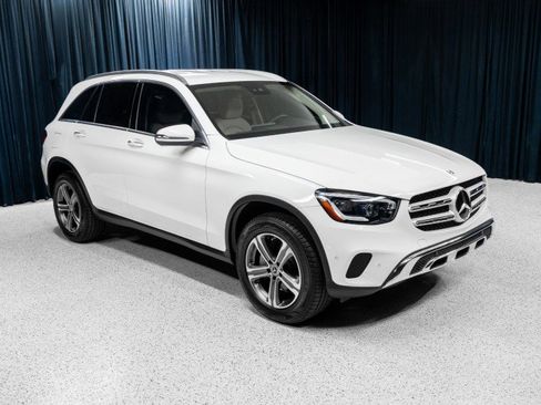 Certified 2022 Mercedes-Benz GLC 300 image 3