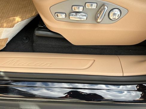 Certified 2025 Porsche Macan image 20