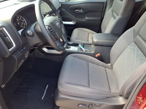 Used 2025 Nissan Frontier SV image 11