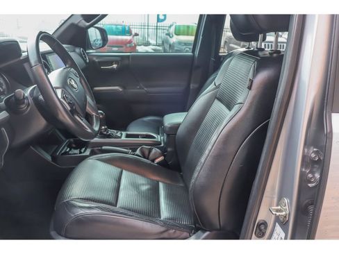 Used 2020 Toyota Tacoma TRD Off-Road w/ TRD Premium Off Road Package image 10