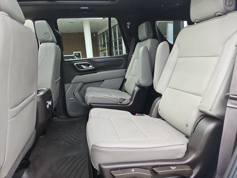 Used 2023 GMC Yukon SLT w/ SLT Premium Package AWD/4WD image 11