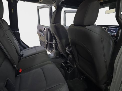 Used 2019 Jeep Wrangler Unlimited Sahara image 13