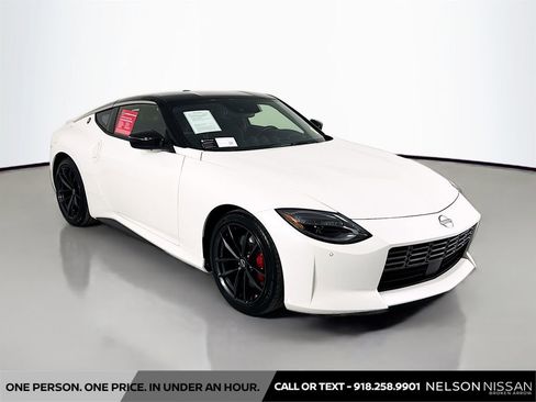 Certified 2025 Nissan Z Performance w/ Floor Mat Package image 3