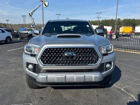 Used 2019 Toyota Tacoma TRD Sport w/ Technology Package image 3