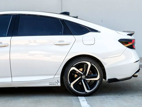 Used 2022 Honda Accord Sport image 7
