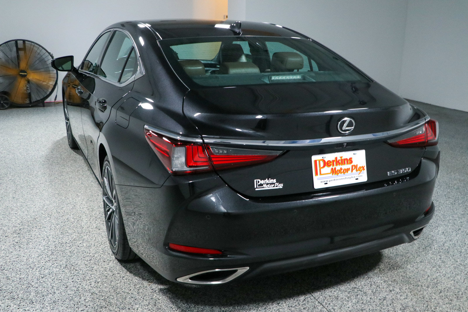 Used 2024 Lexus ES 350 w/ Premium Package FWD image 9