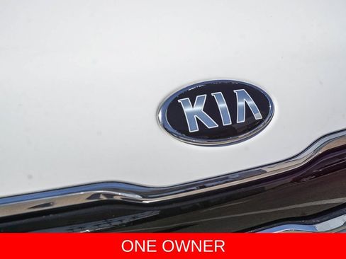 Used 2016 Kia Soul + FWD image 11