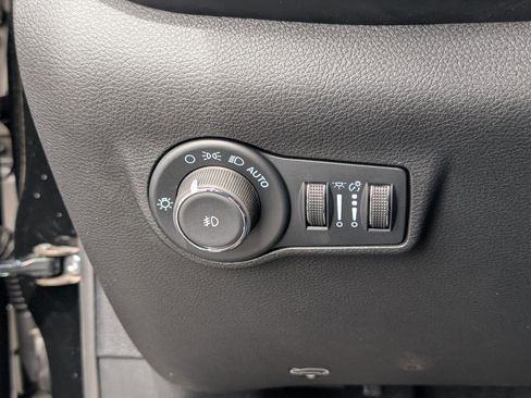 New 2025 Jeep Compass Latitude w/ Sun & Sound Group image 17