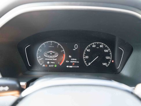 Used 2024 Honda Pilot Touring image 16