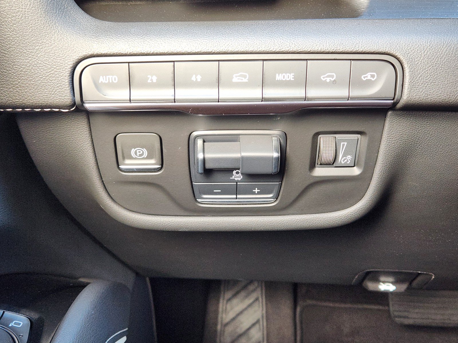 Certified 2023 Cadillac Escalade Premium Luxury w/ Performance Package AWD/4WD image 21