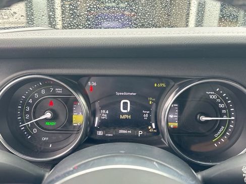 Used 2022 Jeep Wrangler Unlimited Sahara AWD/4WD image 17