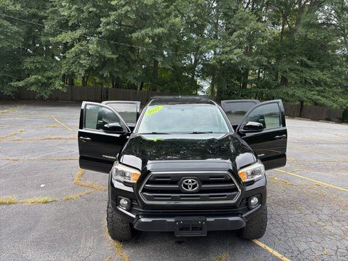 Used 2017 Toyota Tacoma SR5 w/ Tow Package RWD image 33