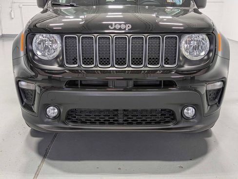 Used 2023 Jeep Renegade Latitude w/ Premium Group image 2