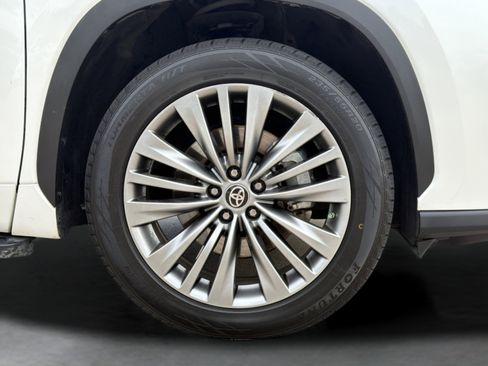Used 2020 Toyota Highlander Platinum FWD image 9