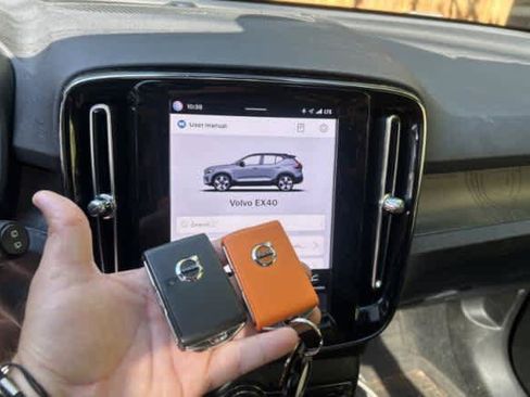 Used 2023 Volvo XC40 Recharge Ultimate w/ Protection Package Premier AWD/4WD image 5
