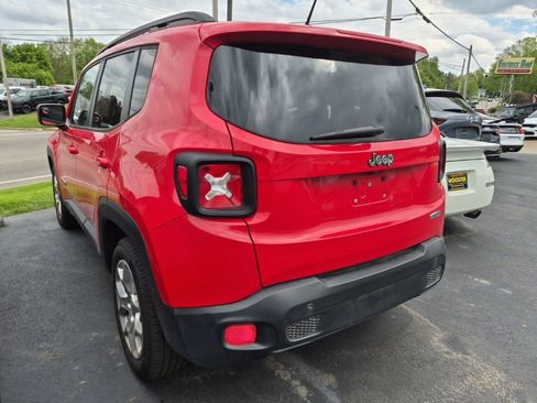 Used 2017 Jeep Renegade Latitude w/ Popular Equipment Group FWD image 4