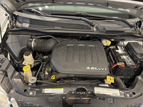 Used 2012 Dodge Grand Caravan SXT w/ UConnect Hands-Free Group image 38