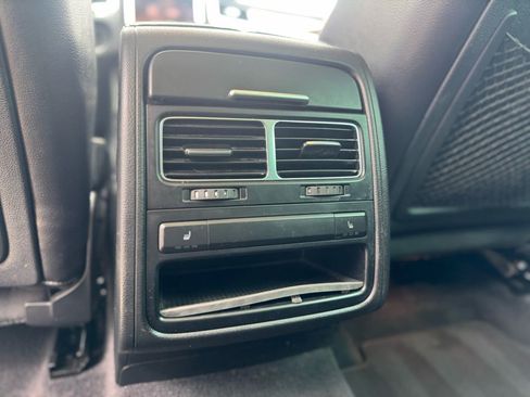 Used 2013 Volkswagen Touareg Hybrid image 30