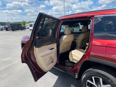Used 2024 Jeep Grand Cherokee L Limited AWD/4WD image 29