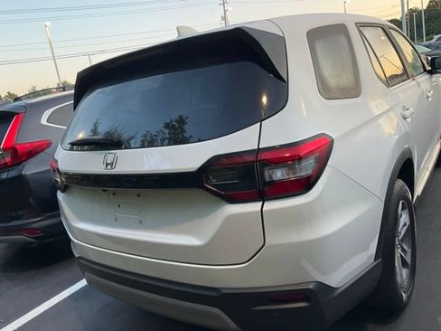 Used 2025 Honda Pilot EX-L image 8