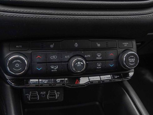 Used 2022 Dodge Durango GT image 18