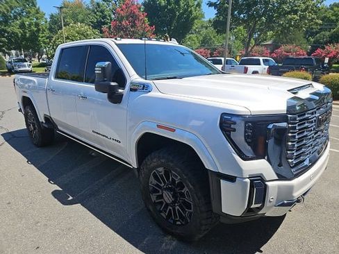 Used 2024 GMC Sierra 2500 Denali w/ Denali Reserve Package AWD/4WD image 4