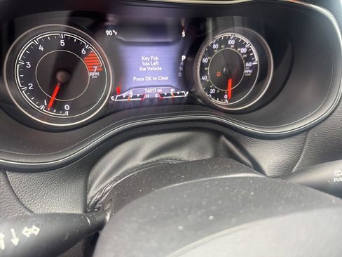 Used 2019 Jeep Cherokee Limited w/ Technology Group FWD image 20
