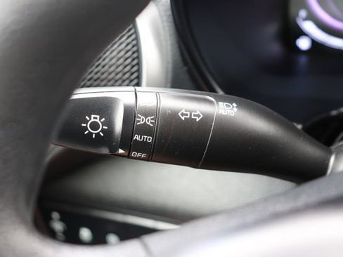 Used 2025 Kia Soul LX w/ LX Technology Package FWD image 21