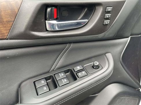 Used 2018 Subaru Outback 2.5i Limited image 11