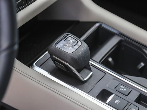 Certified 2024 Nissan Pathfinder SL w/ SL Premium Package image 18