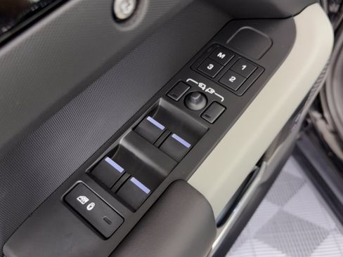 Used 2024 Land Rover Defender 110 S AWD/4WD image 15
