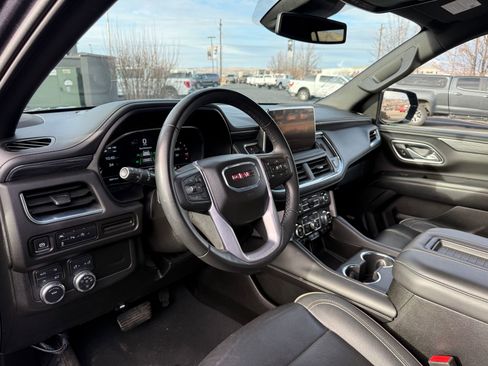 Used 2024 GMC Yukon XL SLT image 8