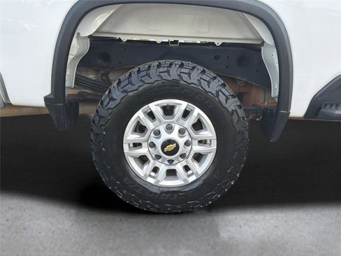 Used 2022 Chevrolet Silverado 2500 LT AWD/4WD image 36