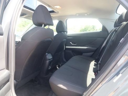 Used 2025 Hyundai Elantra SEL FWD image 21