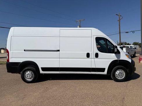 Used 2025 RAM ProMaster 2500 w/ Convenience Group FWD image 4