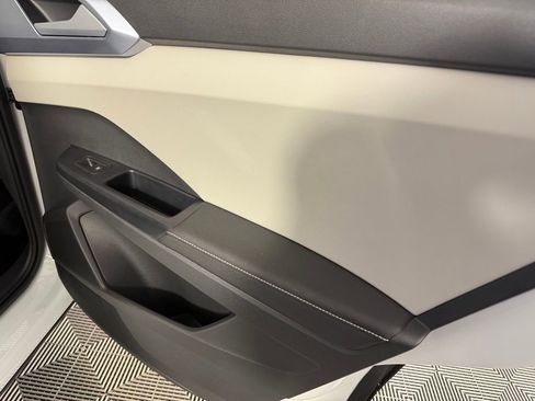 Used 2025 Volkswagen Taos SE w/ Panoramic Sunroof Package image 29