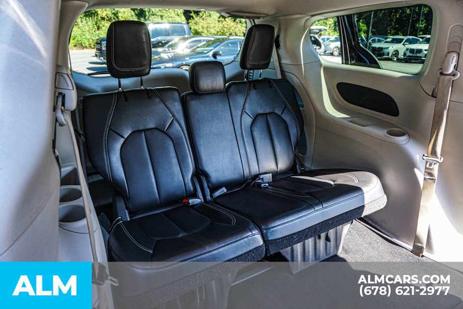 Used 2023 Chrysler Pacifica Touring-L FWD image 24