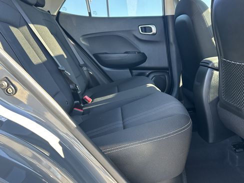 Used 2023 Hyundai Venue SEL image 17