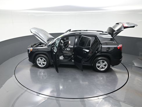 Used 2024 GMC Terrain SLE w/ Driver Convenience Package image 15