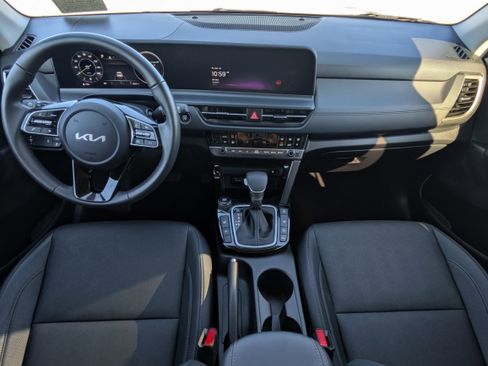 Certified 2025 Kia Seltos EX w/ EX Sunroof Package image 16