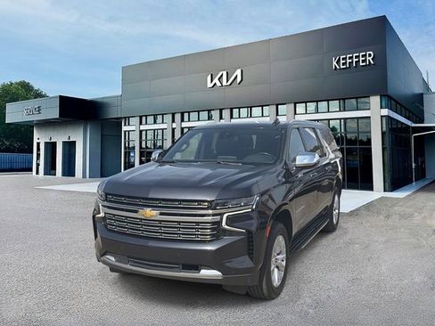Used 2023 Chevrolet Suburban Premier image 1