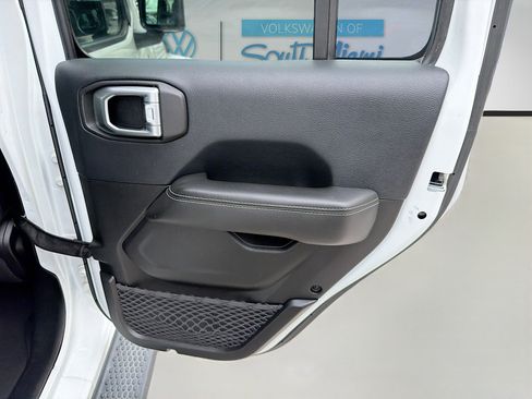 Used 2019 Jeep Wrangler Unlimited Sahara AWD/4WD image 31