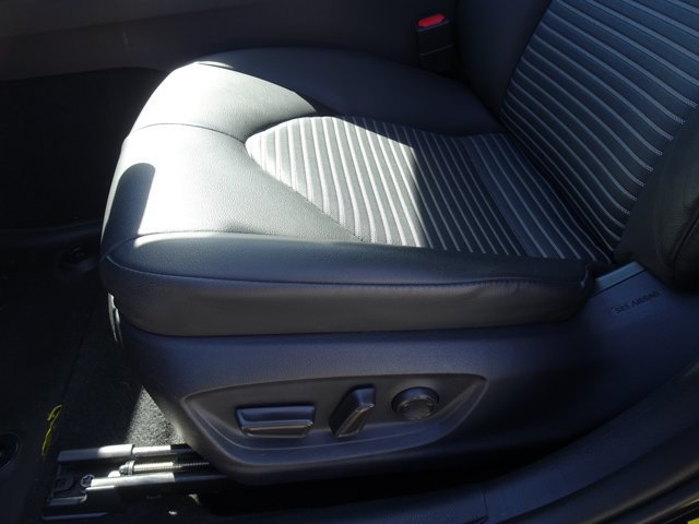 Used 2023 Toyota Camry SE w/ Convenience Package FWD image 11